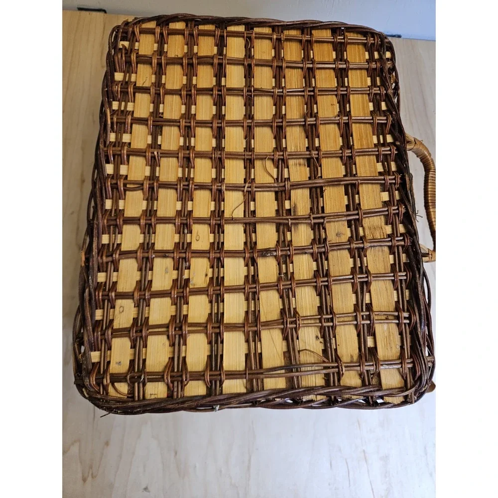 Elizabeth Arden Wicker Picnic Basket Set 4 Plates Tumblers Flatware Napkins Vtg